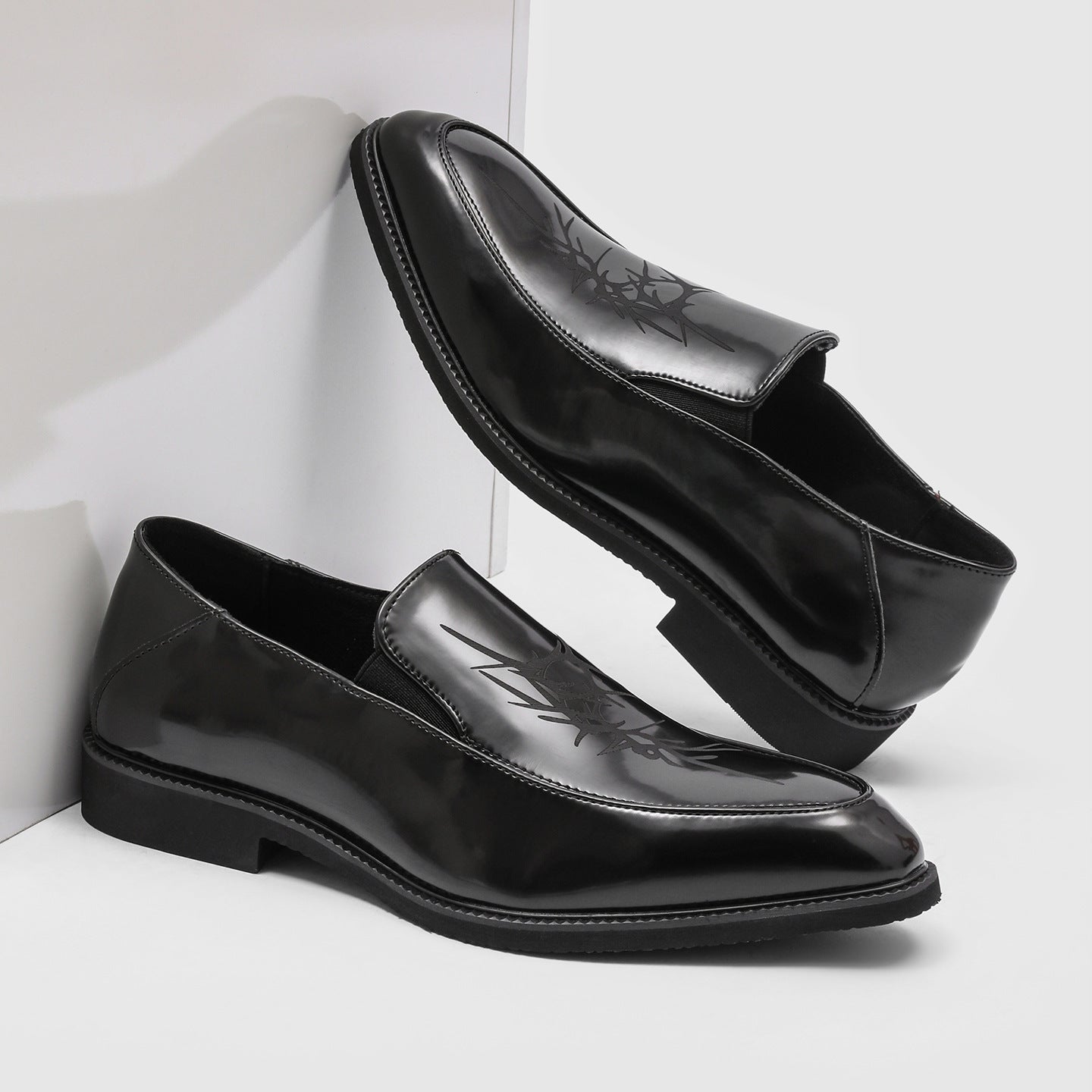 Men's British Style Height Increasing Thorns Pointed Slip-on Platform Men's Casual Leather Shoes
