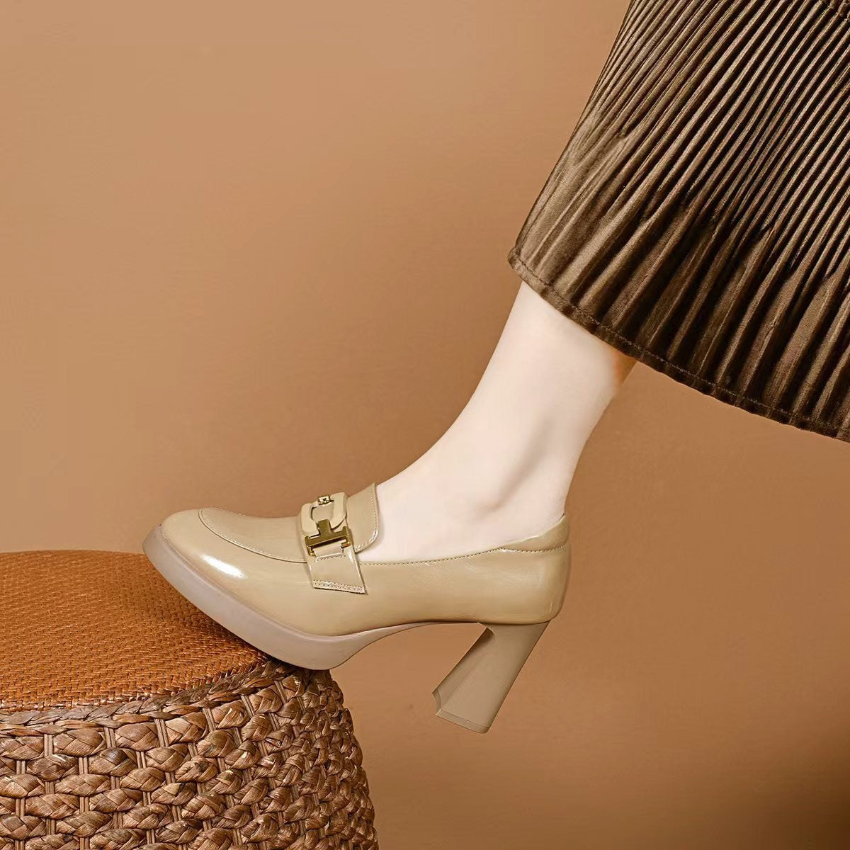 Women's Layer Cowhide British Stylish Pointed Toe Women's Fashion Shoes