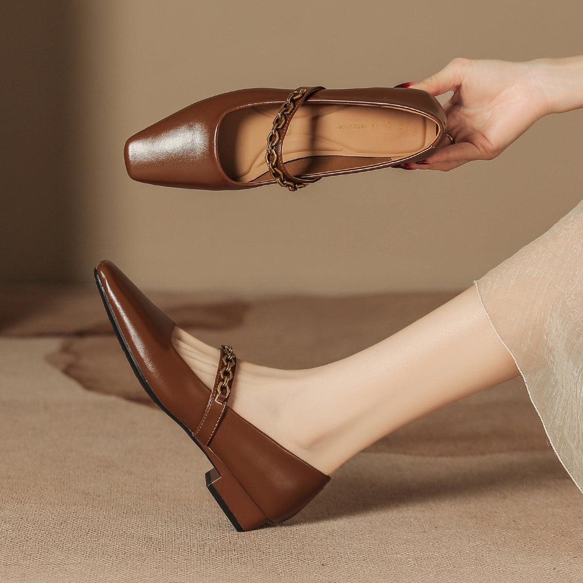 Women's Luxury Retro Slip-on Soft Bottom Black French Pumps Square Toe Women's Fashion Shoes
