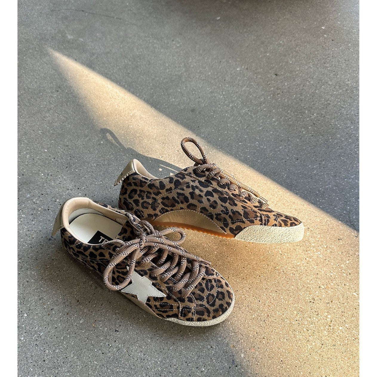 Women's Leopard Print Retro Distressed Star Height Increasing Insole German Training Women's Casual Shoes
