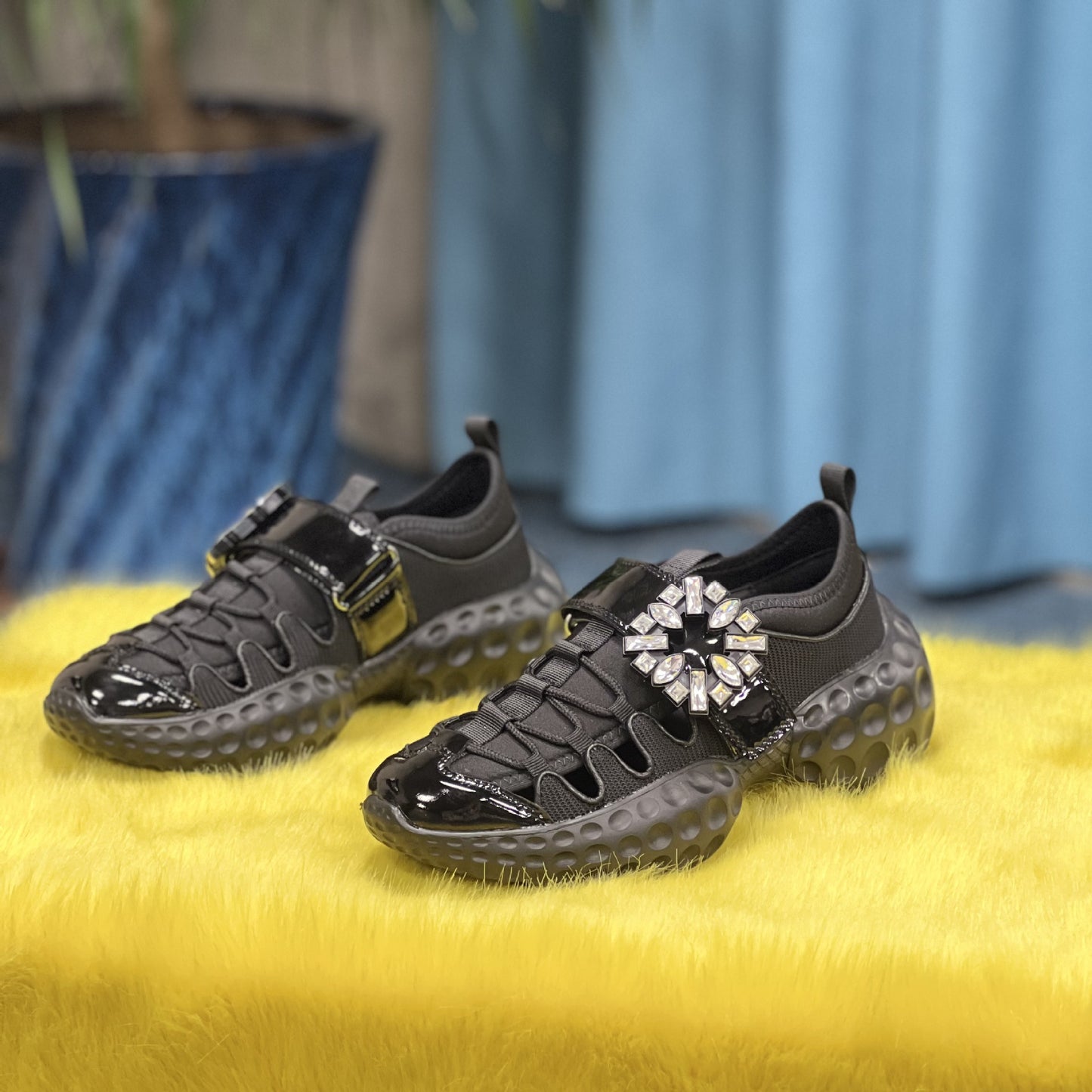 Women's Series Square Diamond Buckle Breathable Mesh Thick Bottom Sneakers