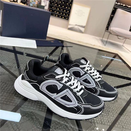 Women's & Men's Fashion Couple Light Mesh Breathable Comfortable Men's Sports Shoes