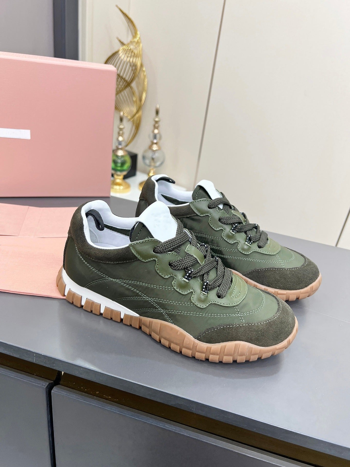 Women's & Men's Round Toe Tire Pattern Fashionable Retro Sports Casual Shoes