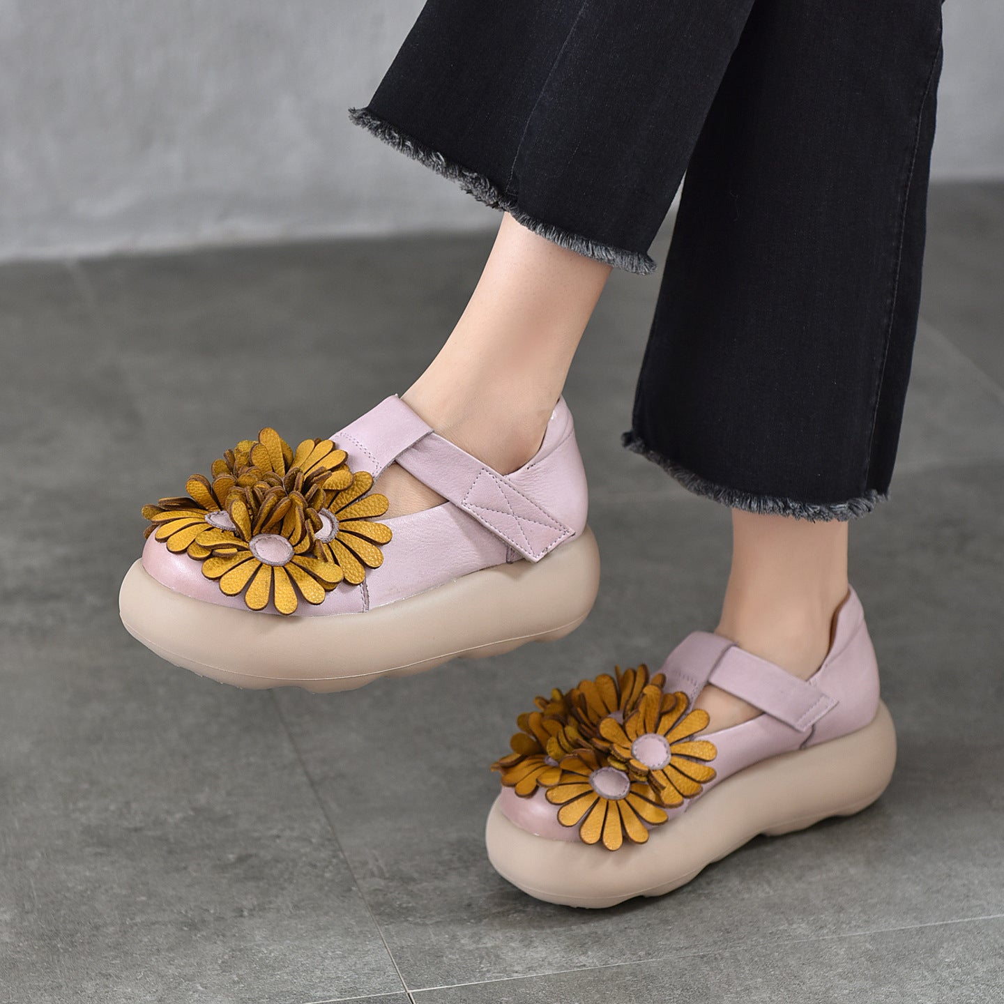 Women's Vintage Flower Artistic Round Head Thick Bottom Shape Men's Shoes