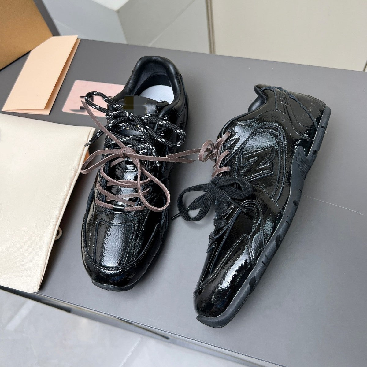 Women's Home Black Wrinkle Paint Simple Color Matching Sports Casual Shoes