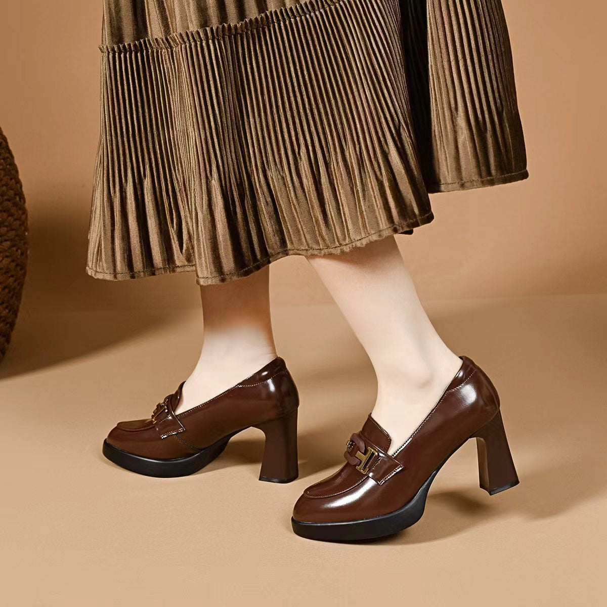 Women's Layer Cowhide British Stylish Pointed Toe Women's Fashion Shoes