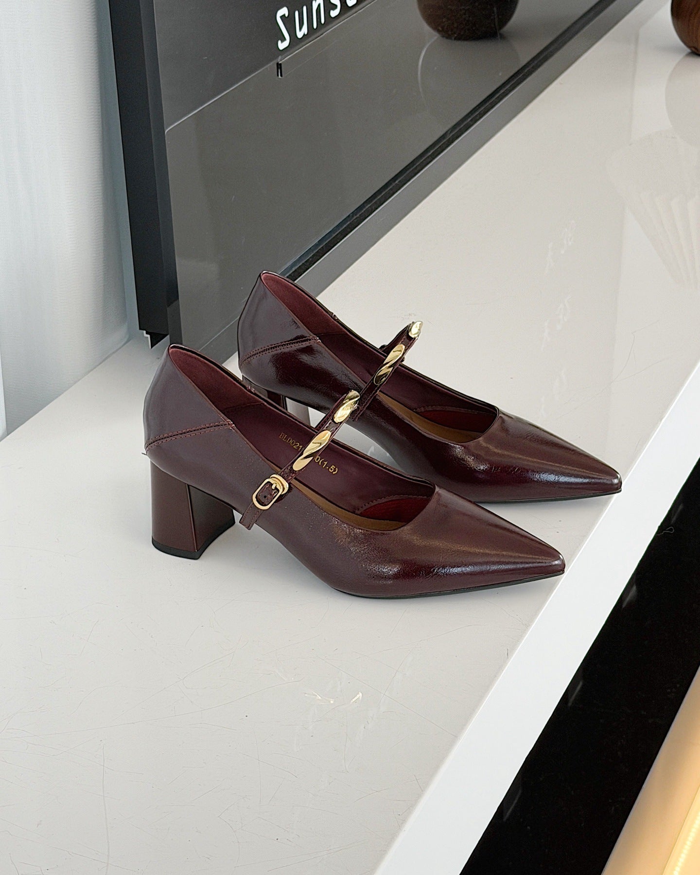 Women's Miss Autumn Caramel Mocha Small Gold Bar High Angora Red Women's Fashion Shoes