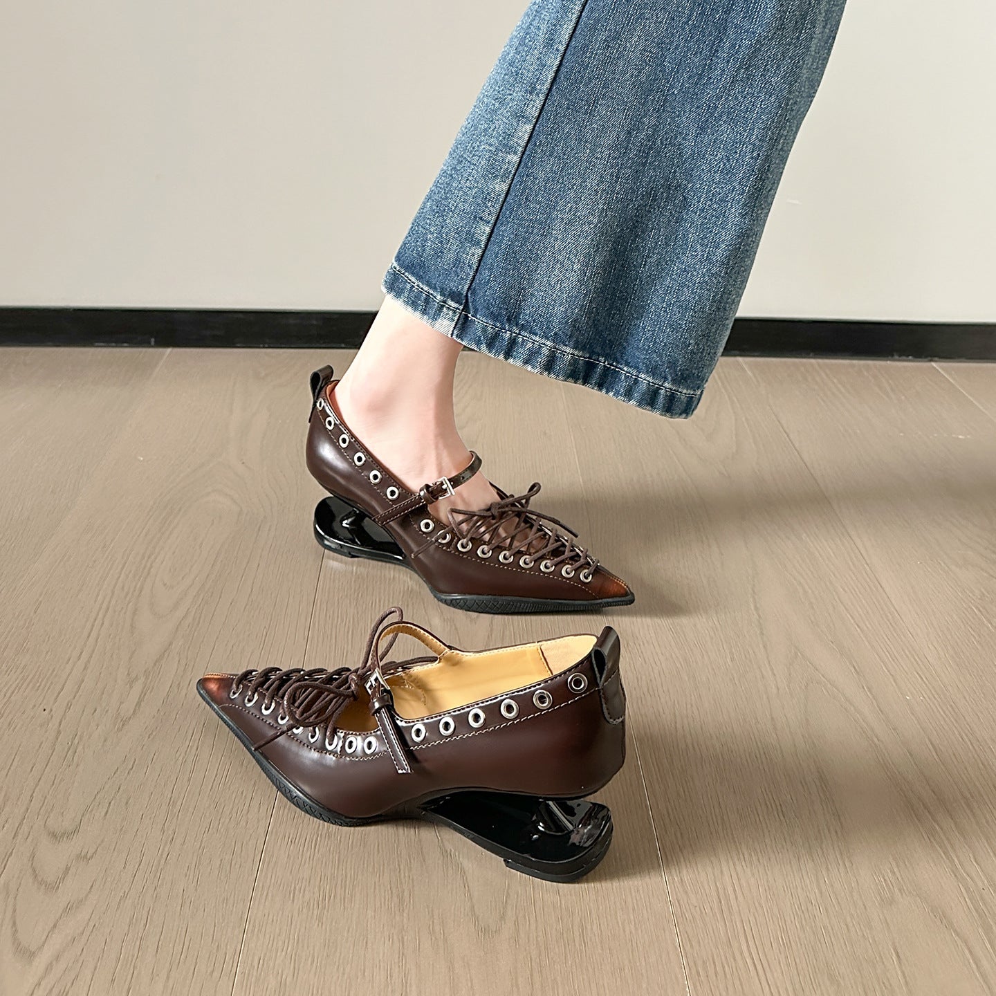 Women's Design Retro Style Pointed Rivets Strap Mary Jane Suspension Sexy Women's Fashion Shoes