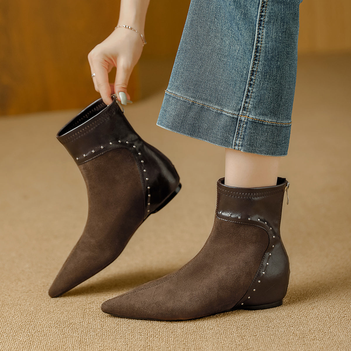 Women's Pointed Toe Suede Inner Height Increasing Stitching Comfortable Back Boots
