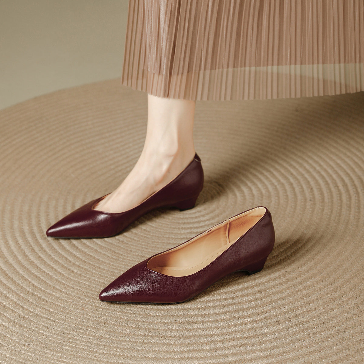 Women's Retro Pointed Toe Low-cut Slip-on Soft Comfortable Commute Minimalist Women's Fashion Shoes