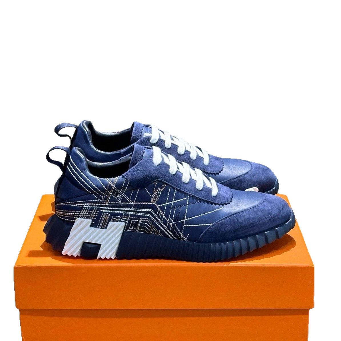Embroidered Trendy Light Luxury Breathable Travel Men's Sports Shoes