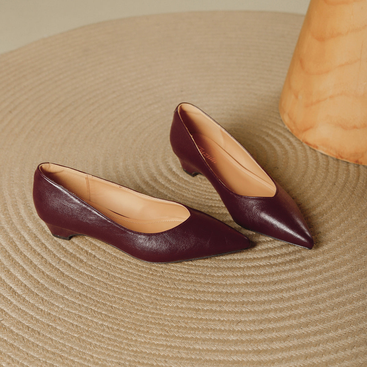 Women's Retro Pointed Toe Low-cut Slip-on Soft Comfortable Commute Minimalist Women's Fashion Shoes