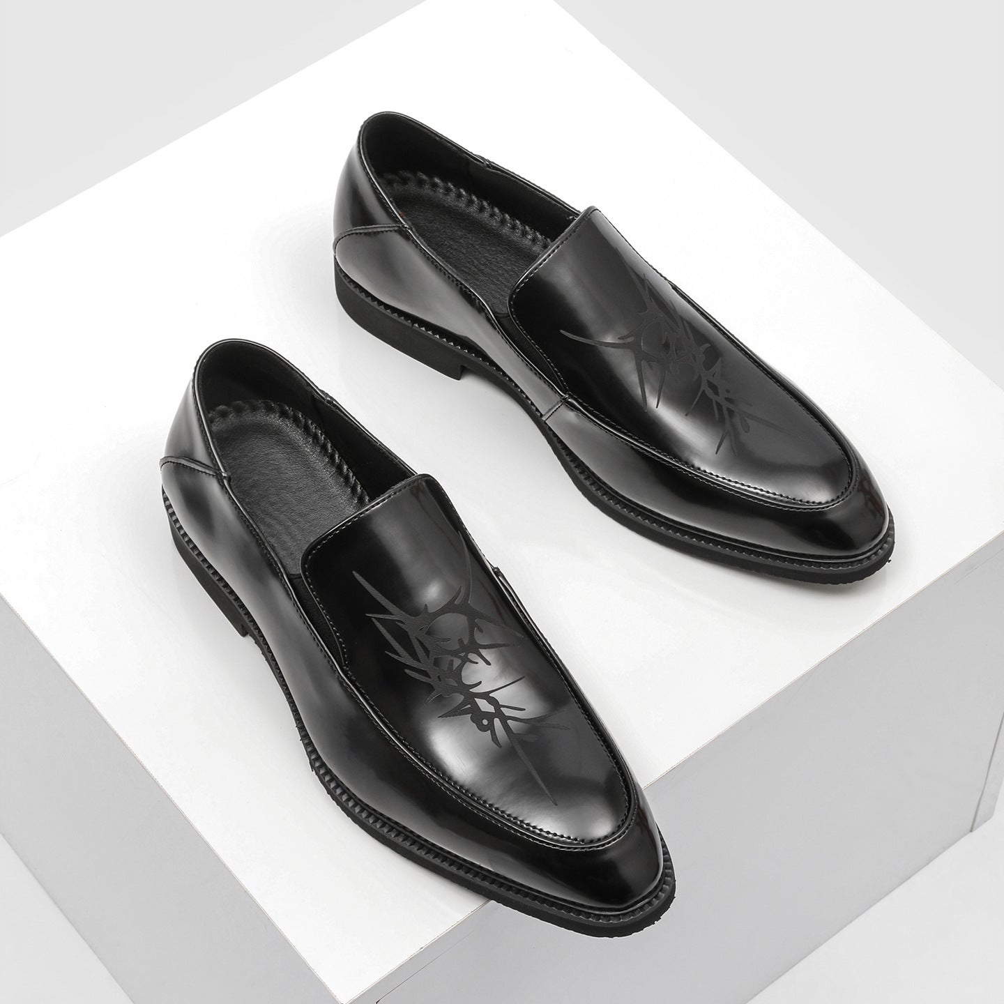 Men's British Style Height Increasing Thorns Pointed Slip-on Platform Men's Casual Leather Shoes