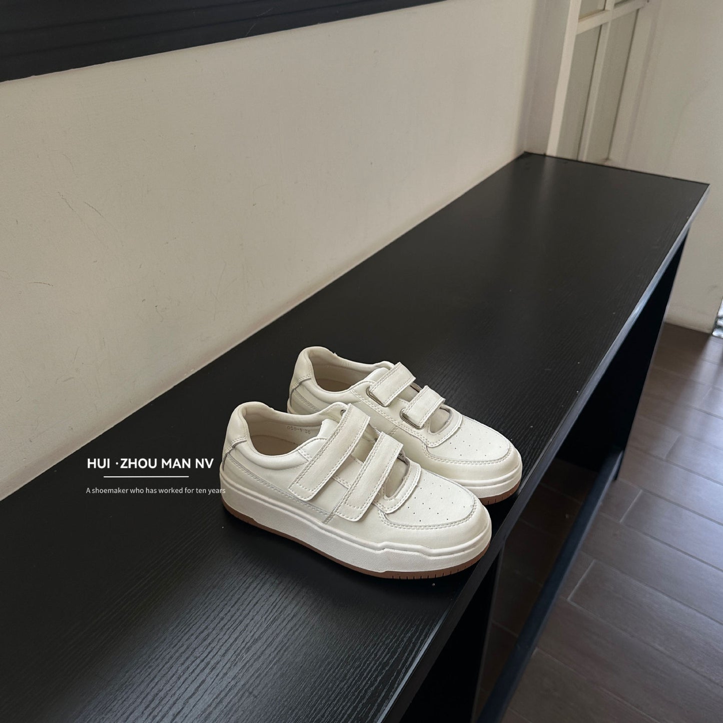 Women's Retro Velcro Platform White Round Toe Lightweight Sneakers