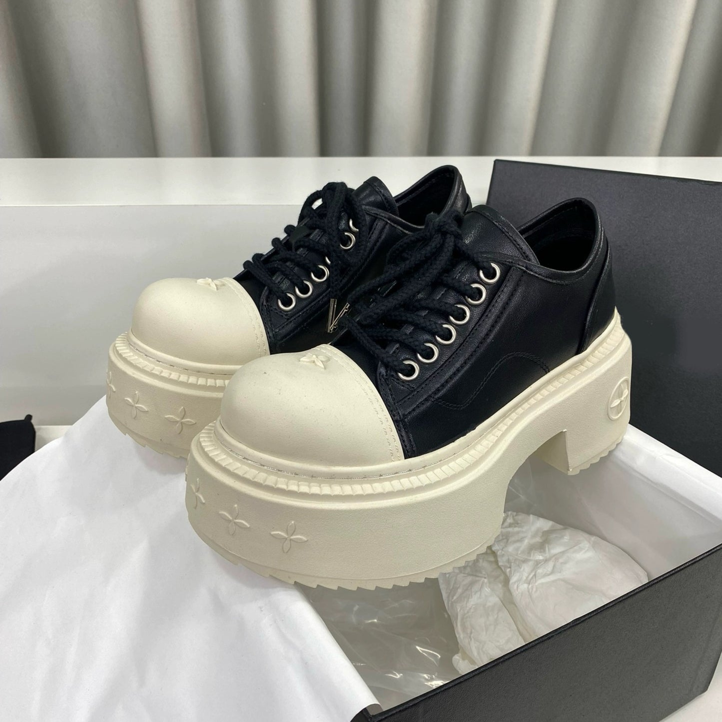 Women's Flower Vintage Genuine Platform Big Head Elevator Women's Casual Shoes