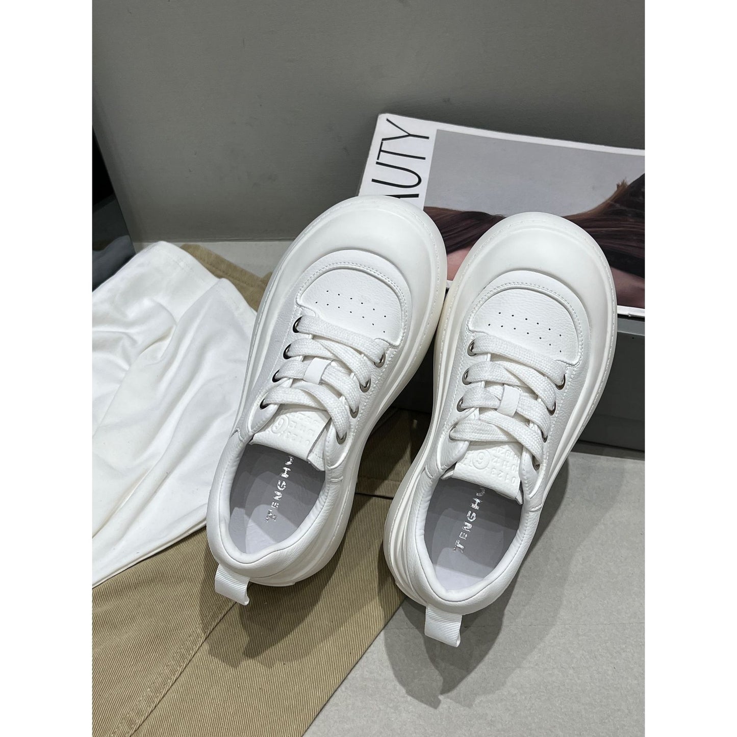 Women's Simple Thick Bottom Height Increasing Bread Breathable Sports Casual Shoes