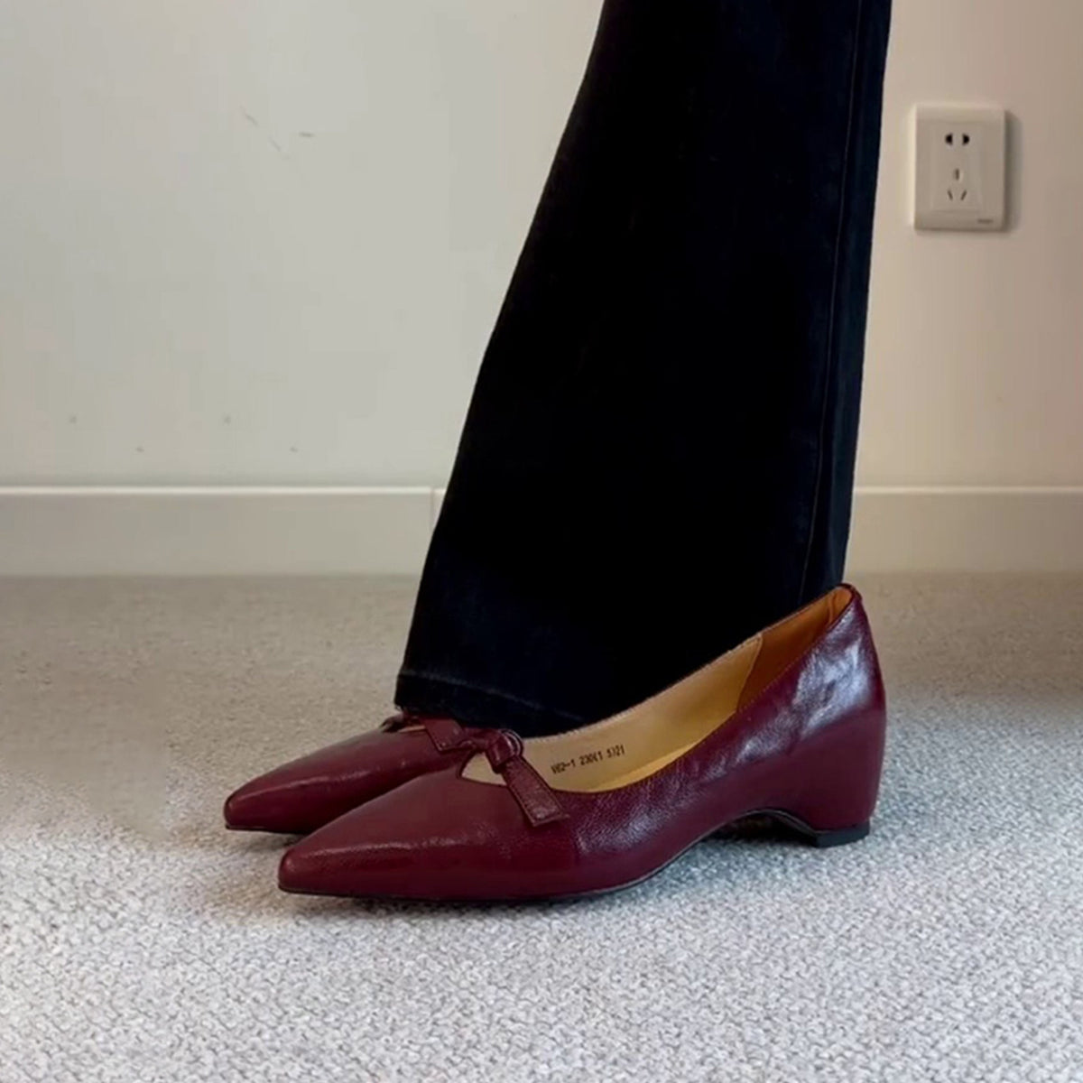 Women's Version Pointed Toe Pumps Versatile Workplace Commuter Black Retro Chunky Heels