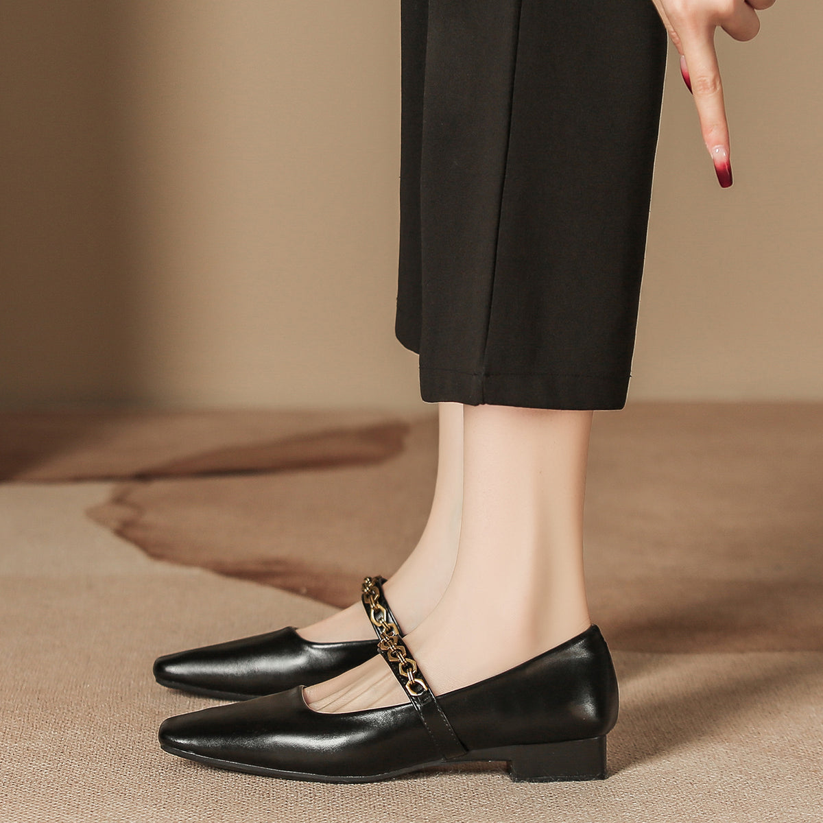 Women's Luxury Retro Slip-on Soft Bottom Black French Pumps Square Toe Women's Fashion Shoes