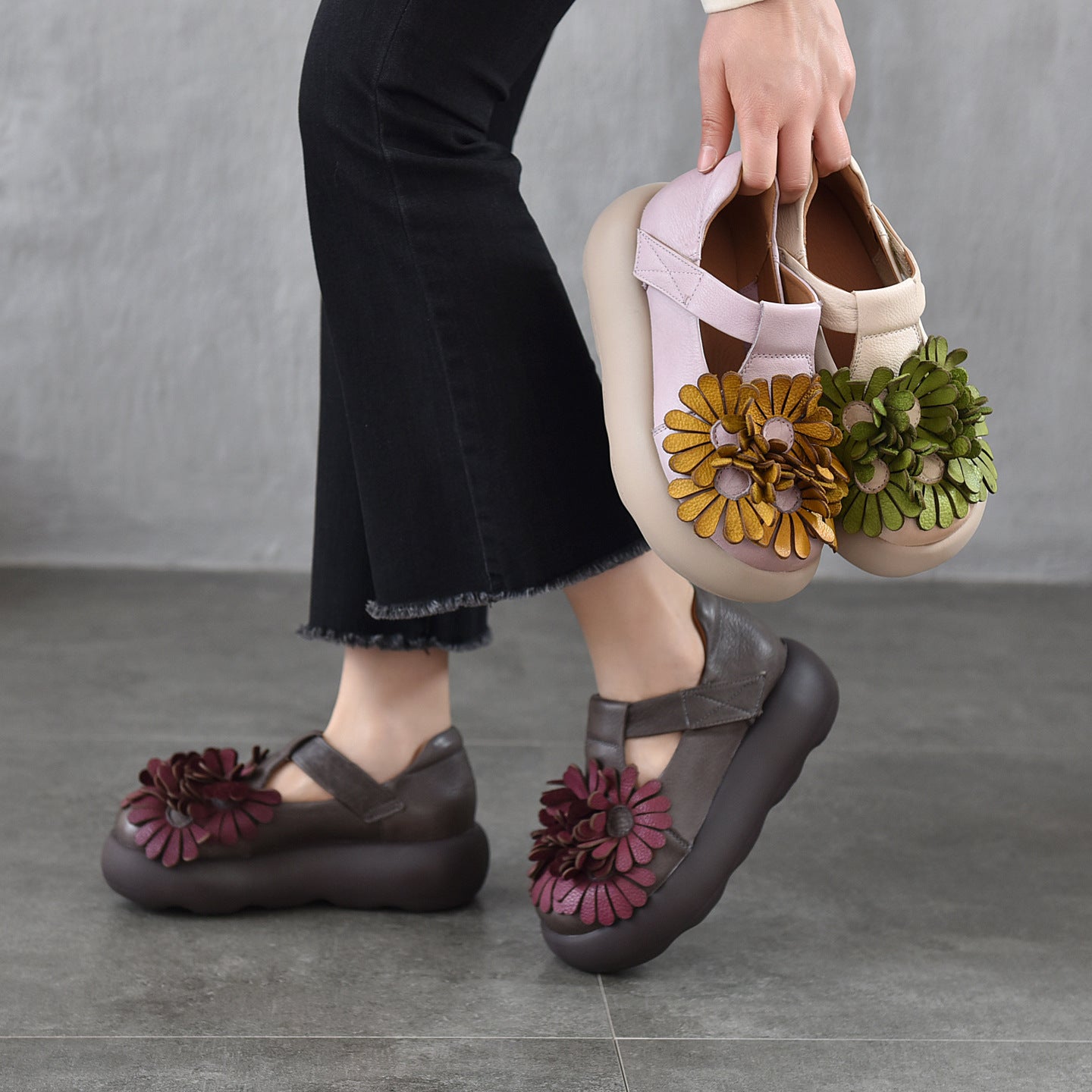 Women's Vintage Flower Artistic Round Head Thick Bottom Shape Men's Shoes