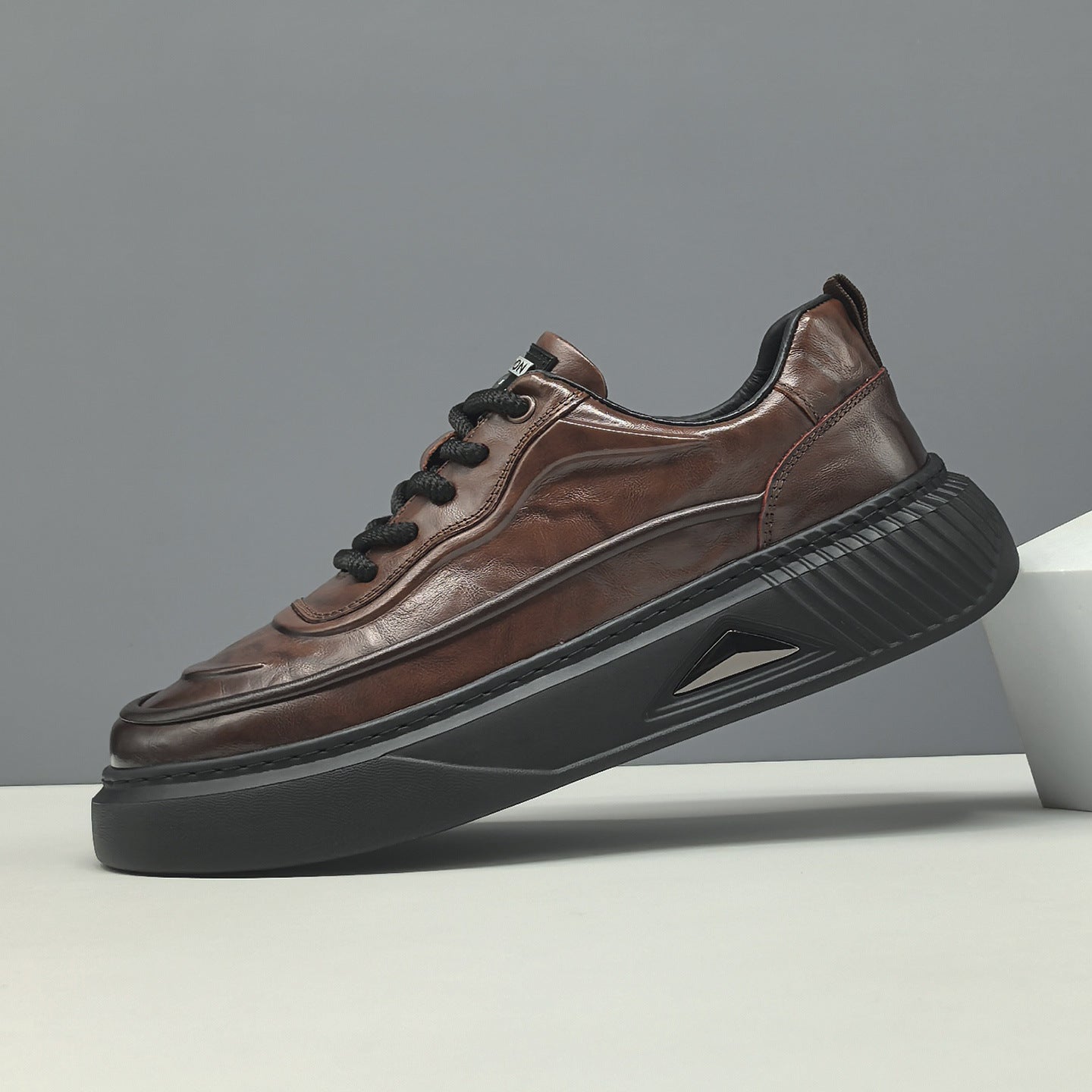 Men's Layer Cowhide Breathable Board Fashionable Genuine Men's Shoes