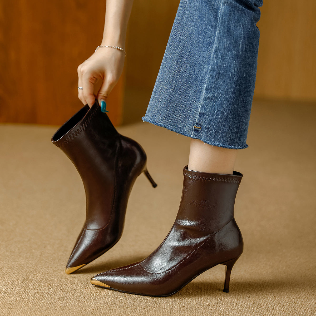 Women's High Short Temperament Wild Stiletto Metal Toe Cap Heels