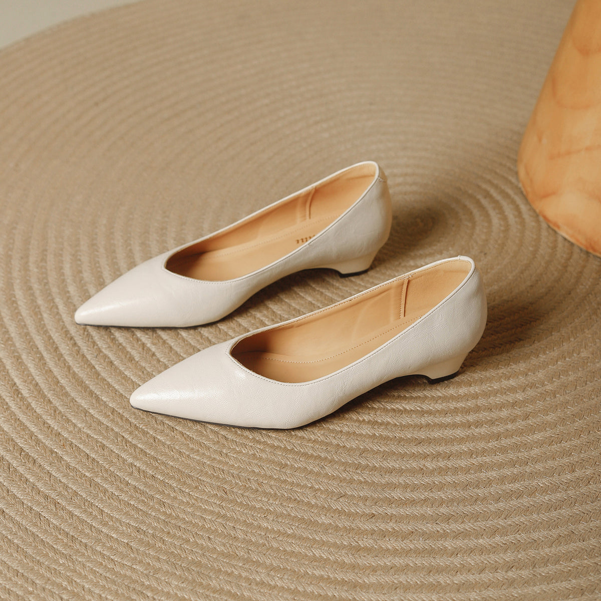 Women's Retro Pointed Toe Low-cut Slip-on Soft Comfortable Commute Minimalist Women's Fashion Shoes
