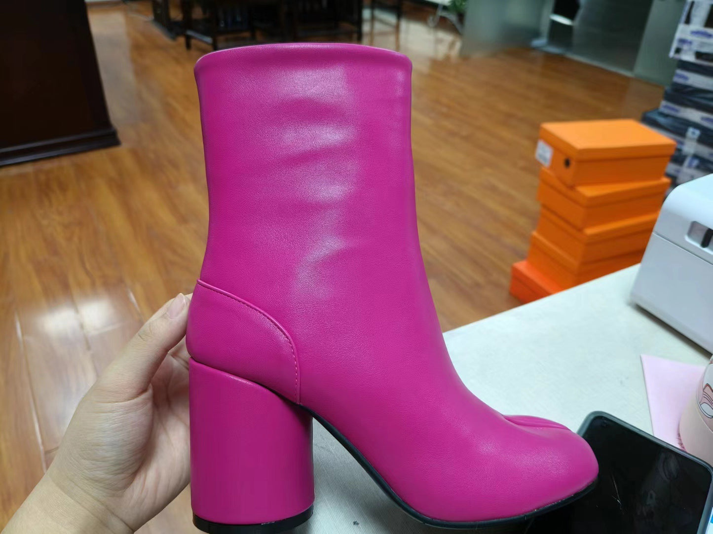 Women's Toe Slimming Chunky High Fashion Low Sleeve Women's Leather Boots