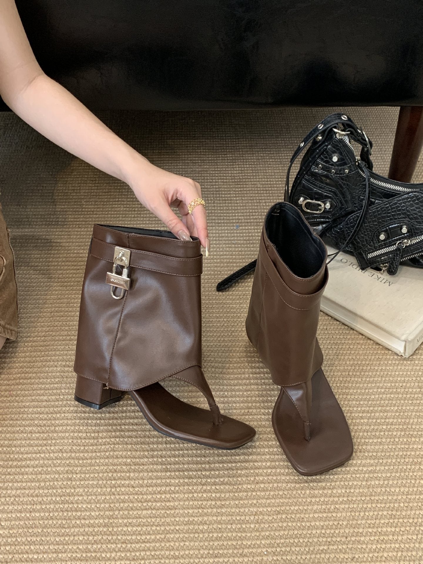 Women's French Minority Toe Thick High Retro Women's Leather Boots