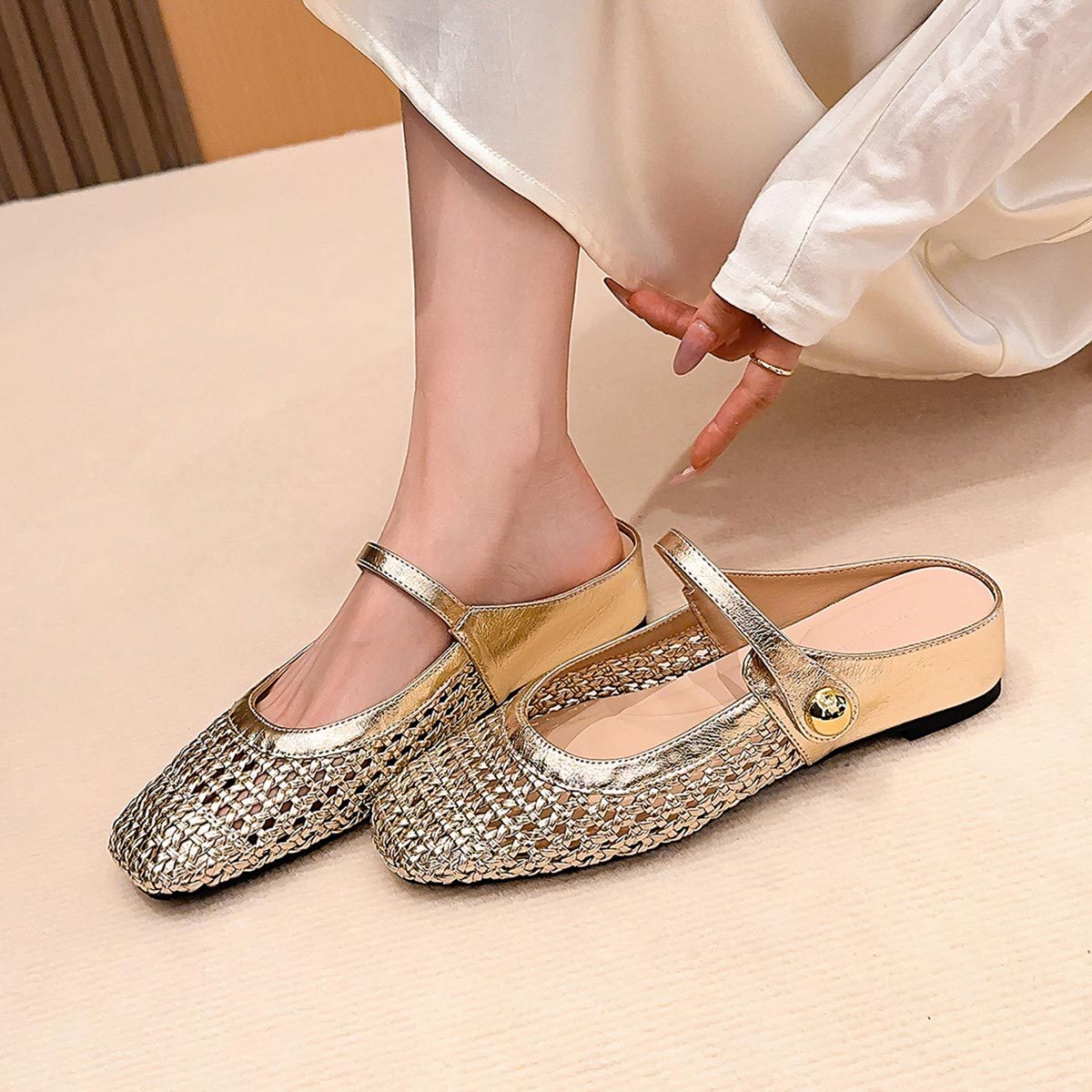 Women's Square Toe Woven Hollowed Breathable Height Increasing Insole Back Open Women's Fashion Shoes