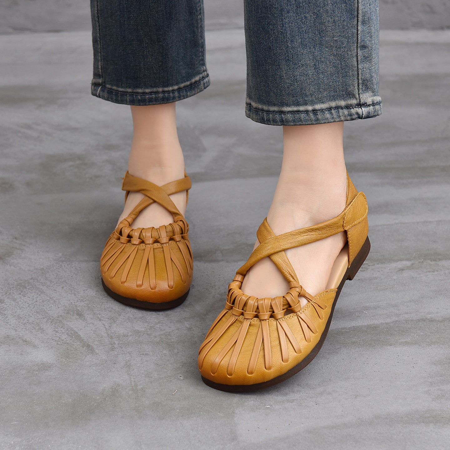Women's British Round Head Genuine Woven Hollowed Comfortable Thick Hollow Flat Sandals