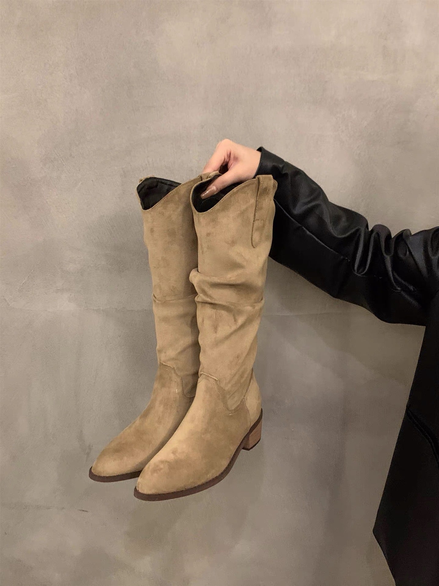 Women's Cowhide Version Retro V Mouth Height Increasing Pile Style Small Women's Leather Boots