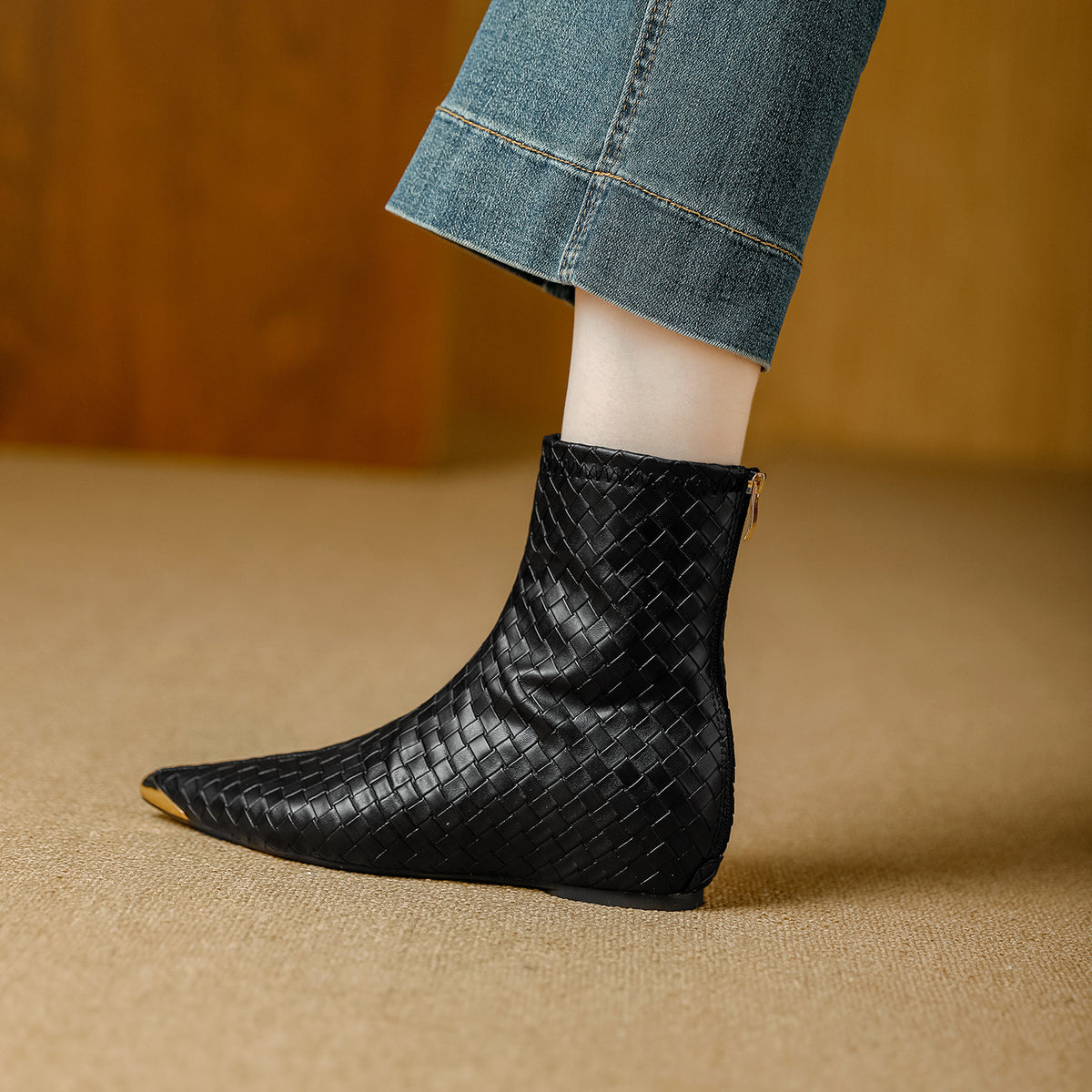 Women's Inner Height Increasing Elegant Pointed Woven Women's Leather Boots