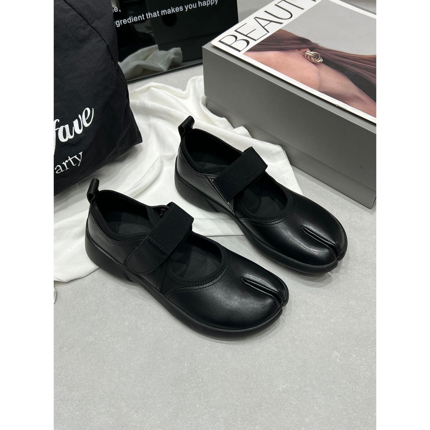 Women's Korean Retro Niche Design Comfortable Low-cut Sports Casual Shoes