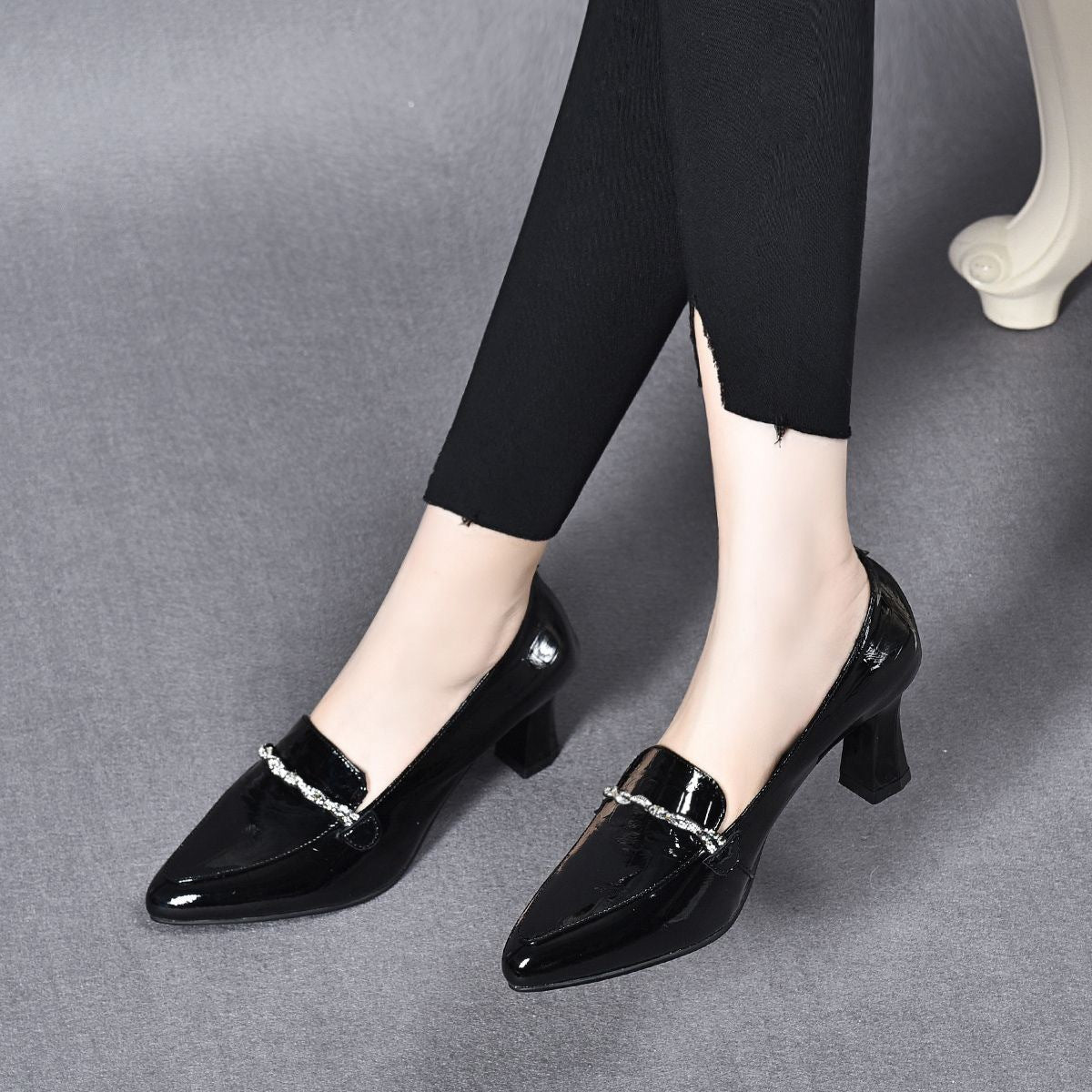 Women's Genuine Single-layer Spring Medium-sized Mouth Pointed Toe Chunky Women's Fashion Shoes