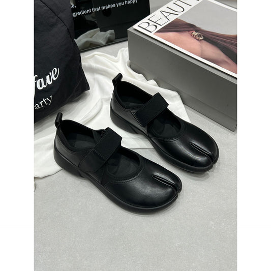 Women's Korean Retro Niche Design Comfortable Low-cut Sports Casual Shoes