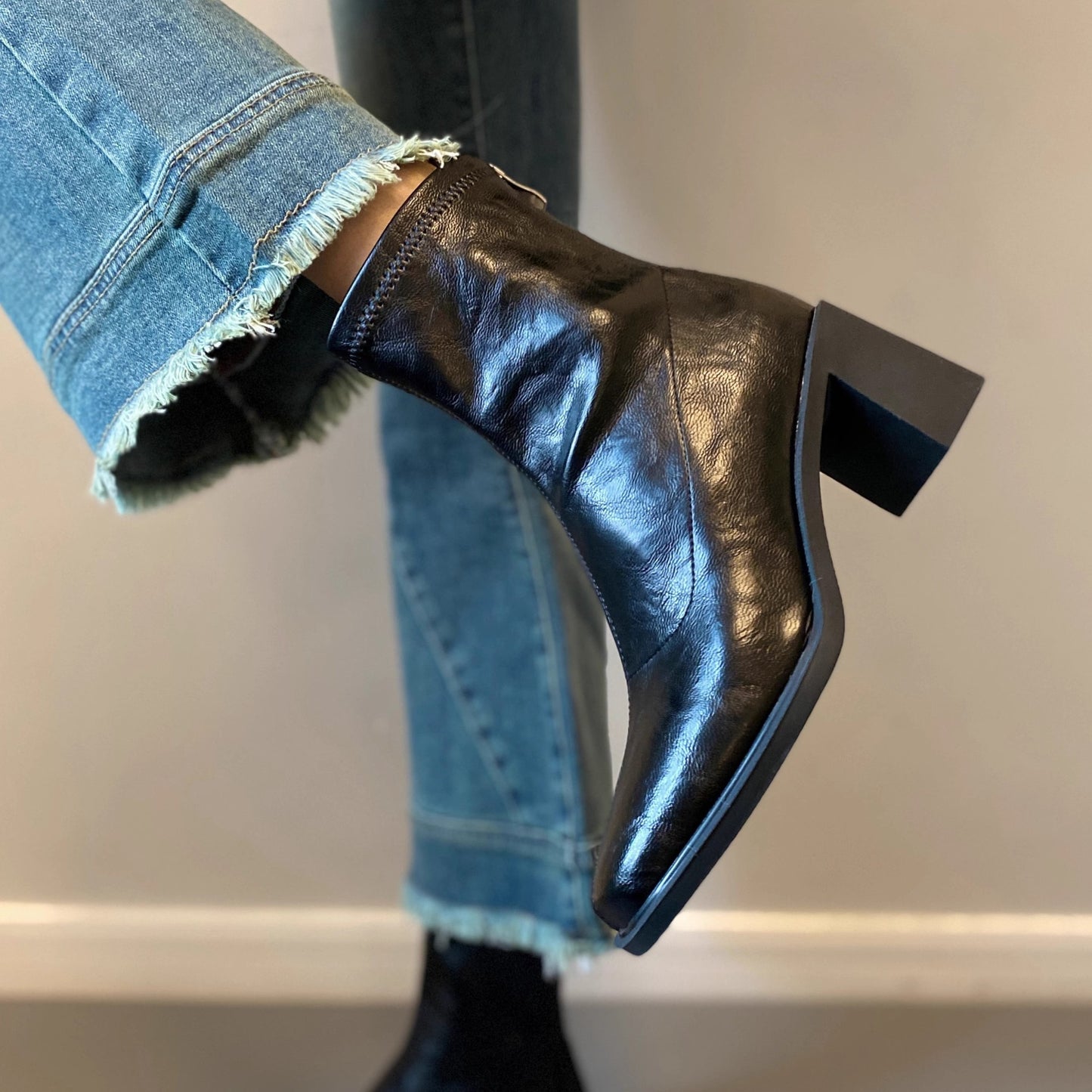 Toe Martin Small French Style Thick Heels