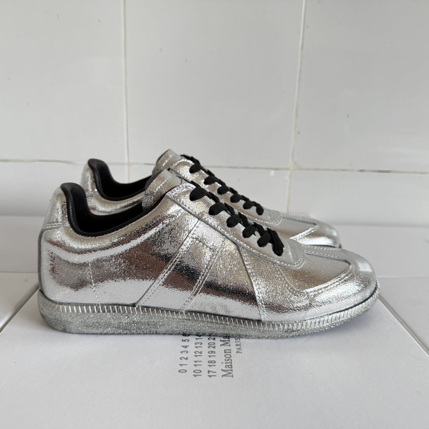 Women's & Men's Rubber Sole Low Top Genuine German Men's Sports Shoes