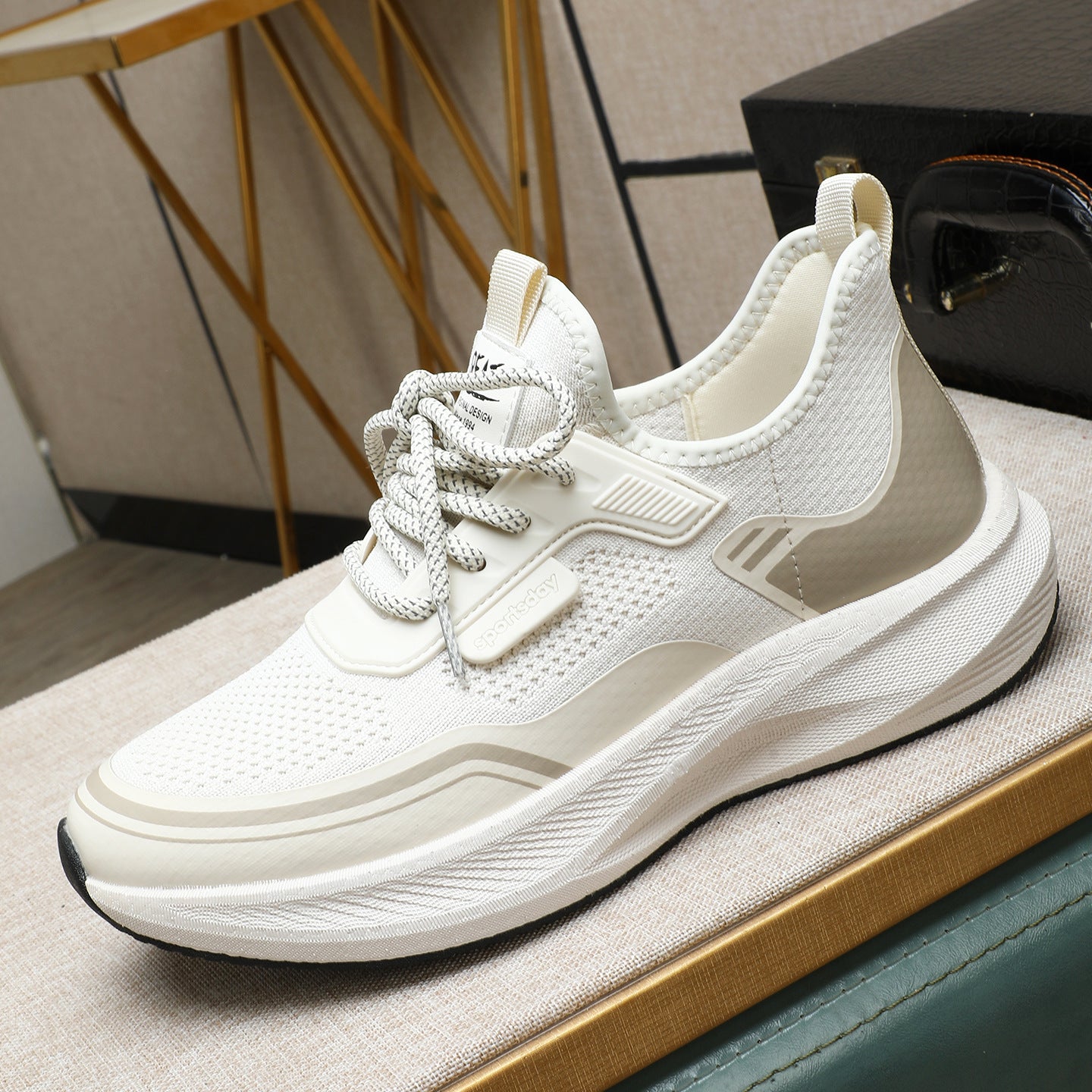 Men's Breathable Flying Woven Fashionable Light Platform Men's Sports Shoes