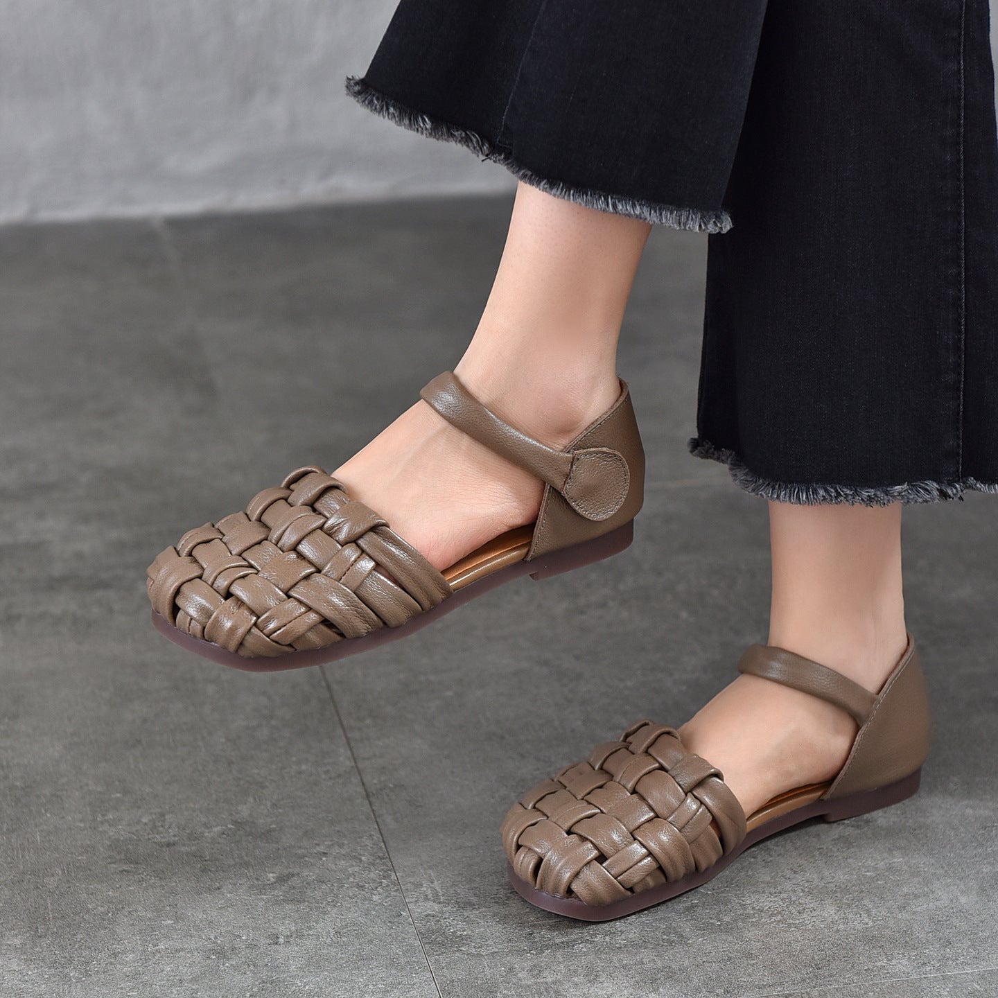 Women's Layer Cowhide Hand-woven Closed Toe Hollow With Strap Flat Sandals