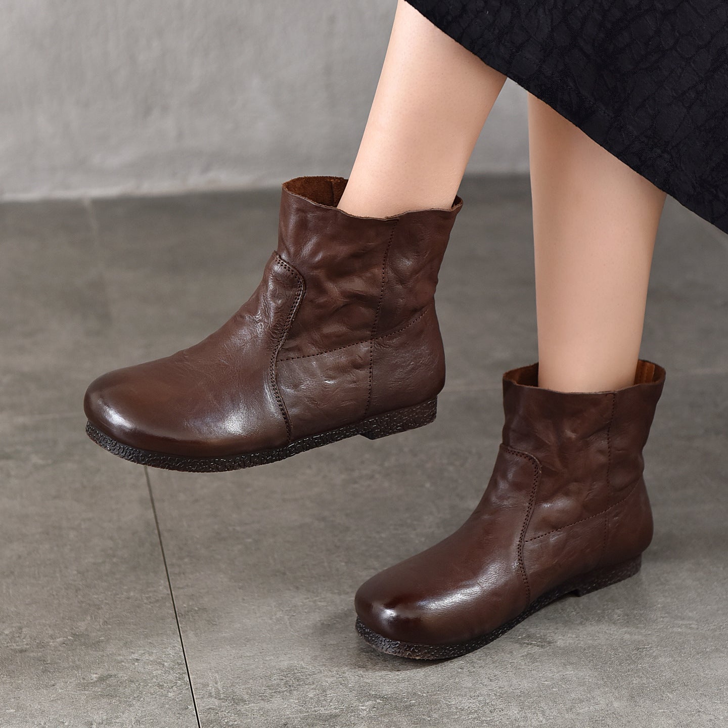 Women's Pattern First Layer Cowhide Round Toe Flat Bottom Women's Leather Boots