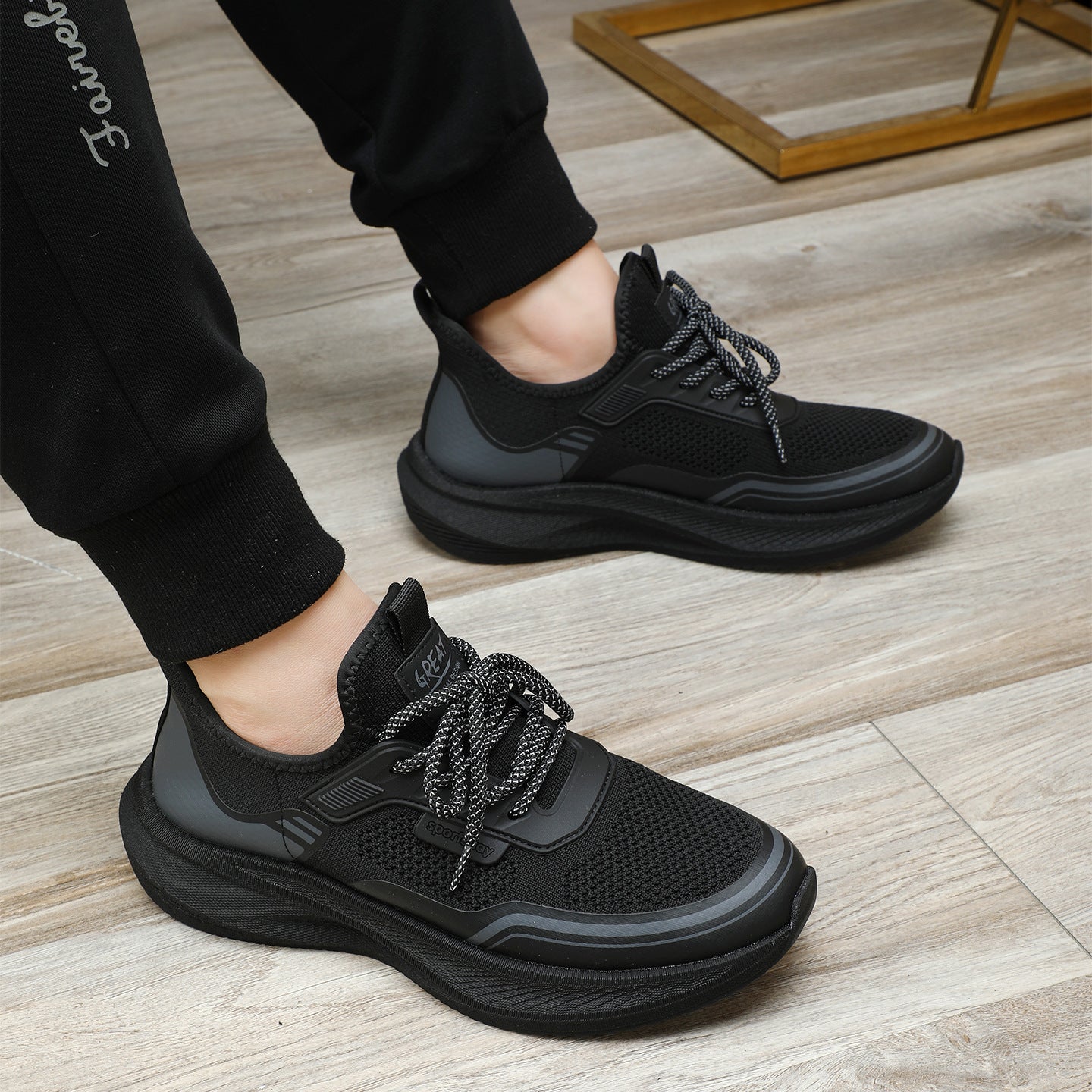 Men's Breathable Flying Woven Fashionable Light Platform Men's Sports Shoes