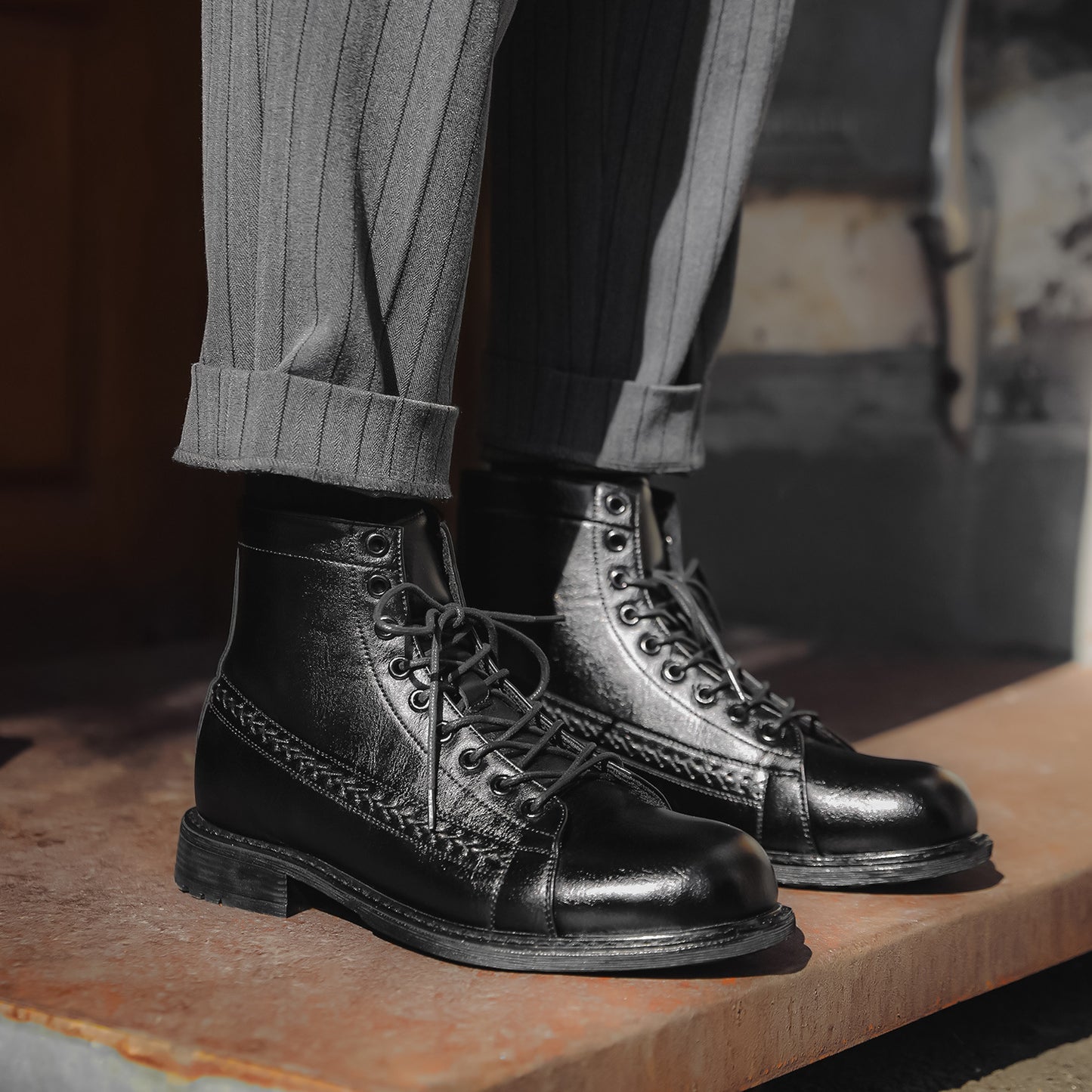 Men's British Style Polished Worker Batches Vintage Men's Leather Boots