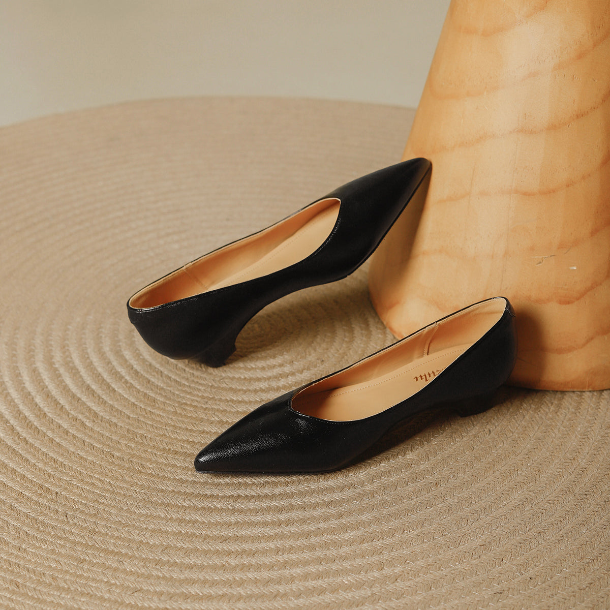 Women's Retro Pointed Toe Low-cut Slip-on Soft Comfortable Commute Minimalist Women's Fashion Shoes