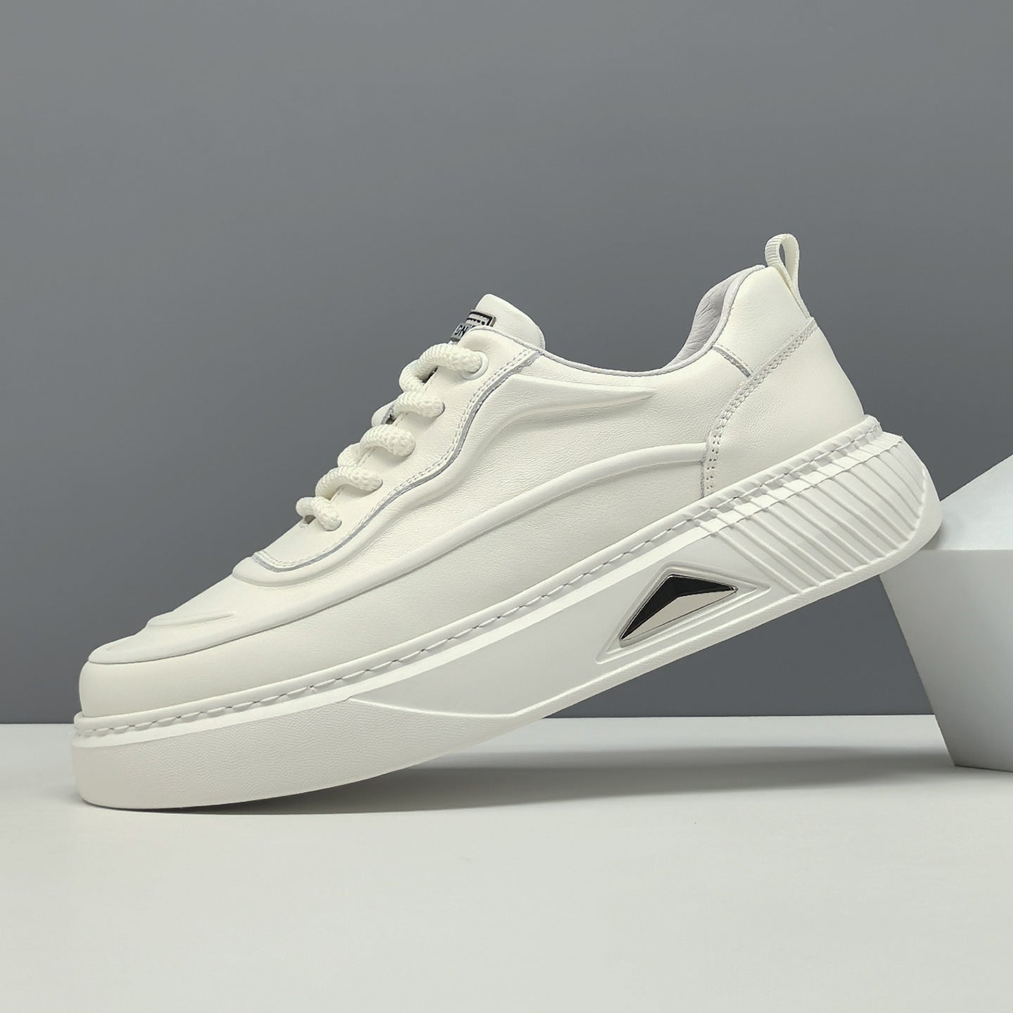Men's Layer Cowhide Breathable Board Fashionable Genuine Men's Shoes