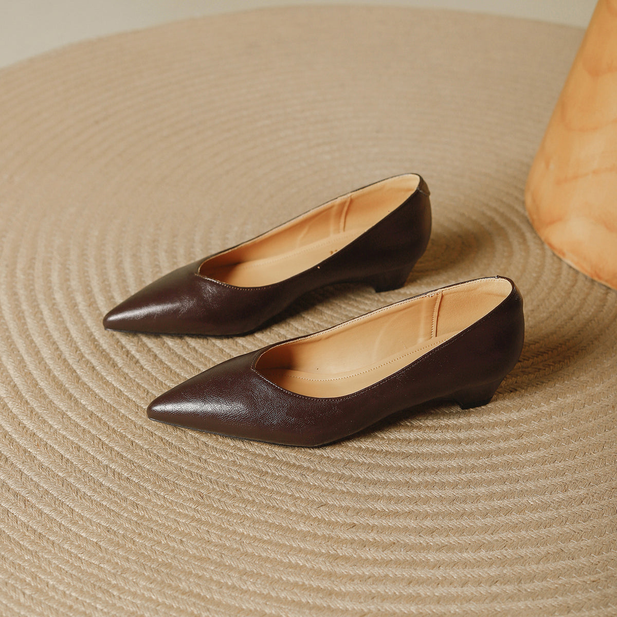 Women's Retro Pointed Toe Low-cut Slip-on Soft Comfortable Commute Minimalist Women's Fashion Shoes