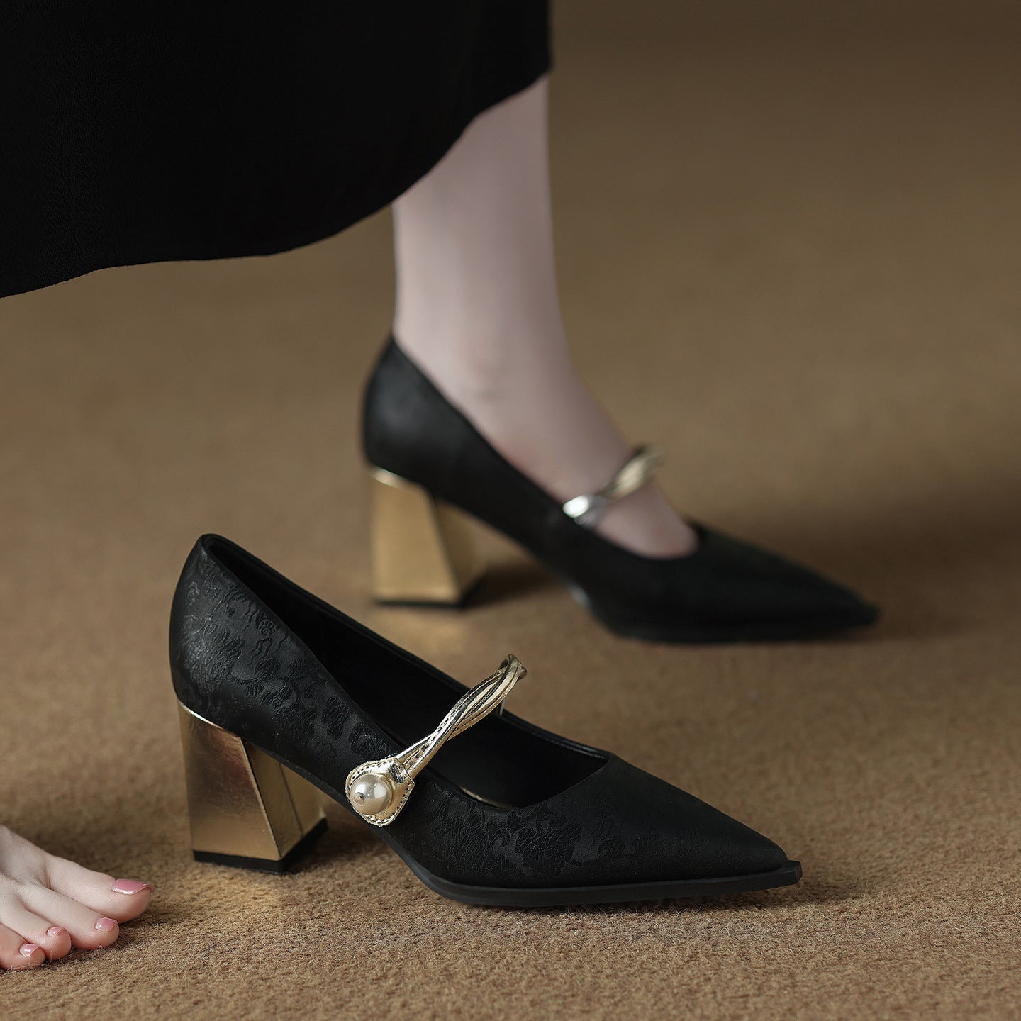 Women's Version Chinese High Banquet Temperament Shallow Heels