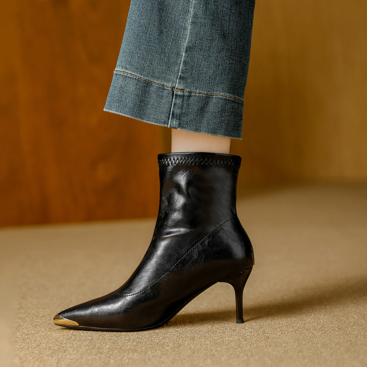 Women's High Short Temperament Wild Stiletto Metal Toe Cap Heels