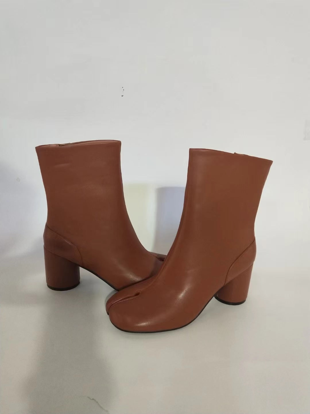 Women's Toe Slimming Chunky High Fashion Low Sleeve Women's Leather Boots