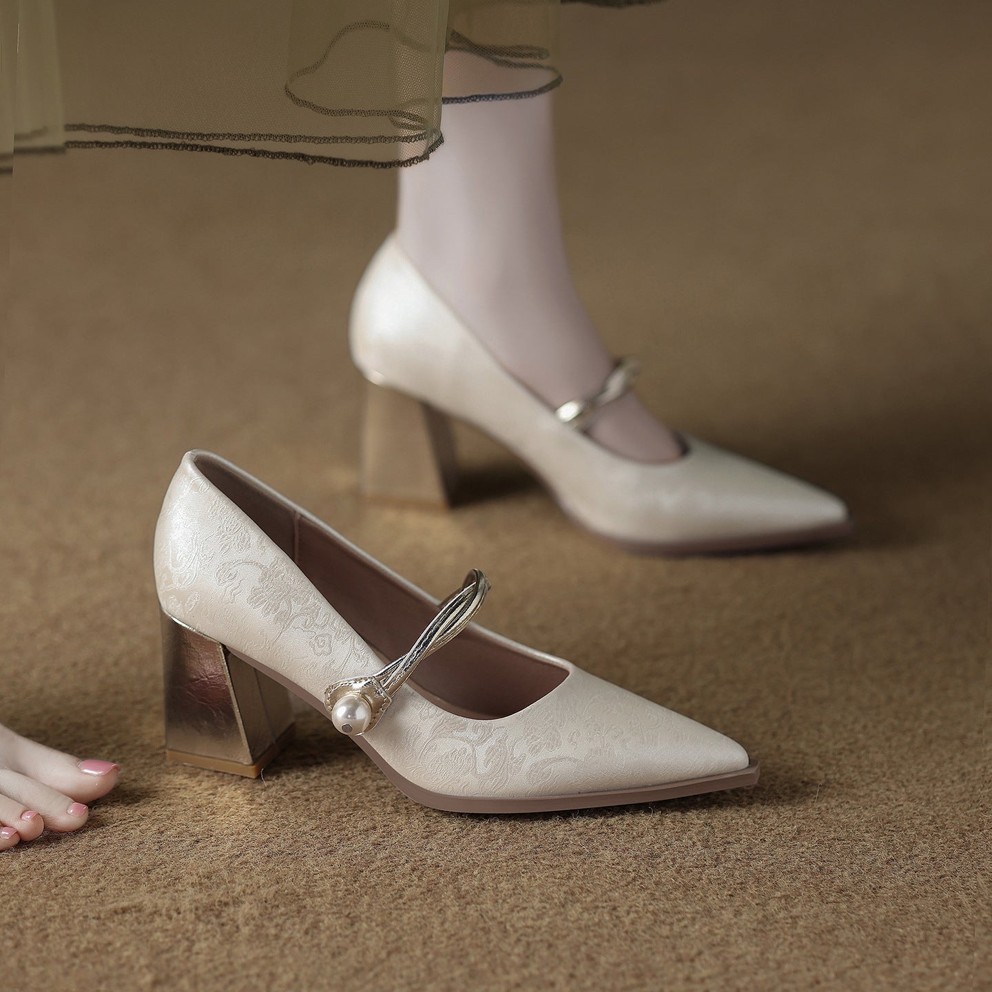 Women's Version Chinese High Banquet Temperament Shallow Heels
