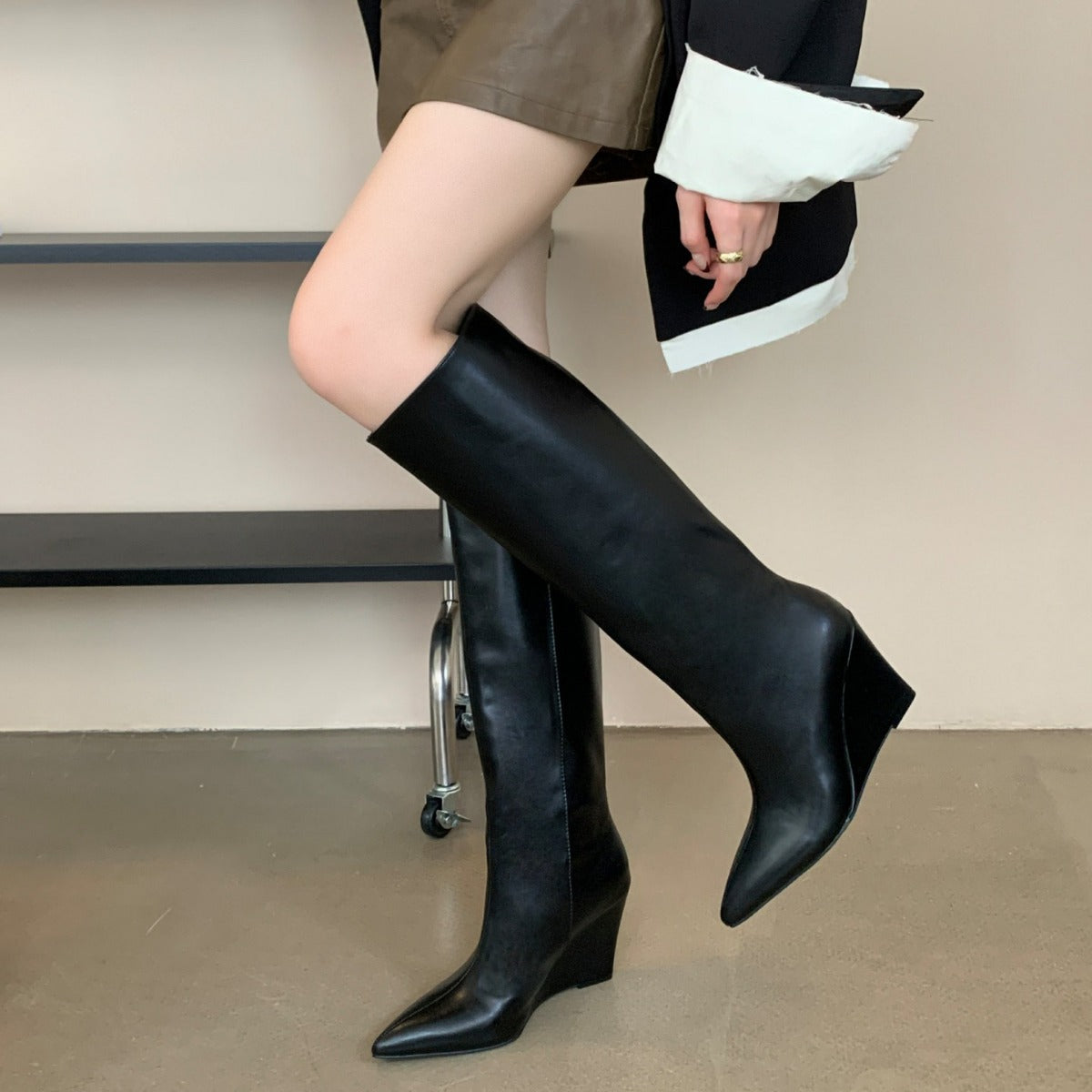 Pointed Toe Long Female Large Tube Boots